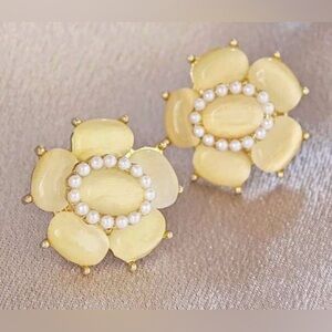 Floral Earrings with Pearls